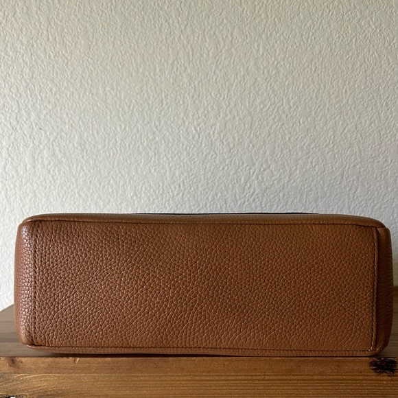 🎉Host pick!🎉{Tory Burch} Britten Flap Shoulder bag - Picture 10 of 11